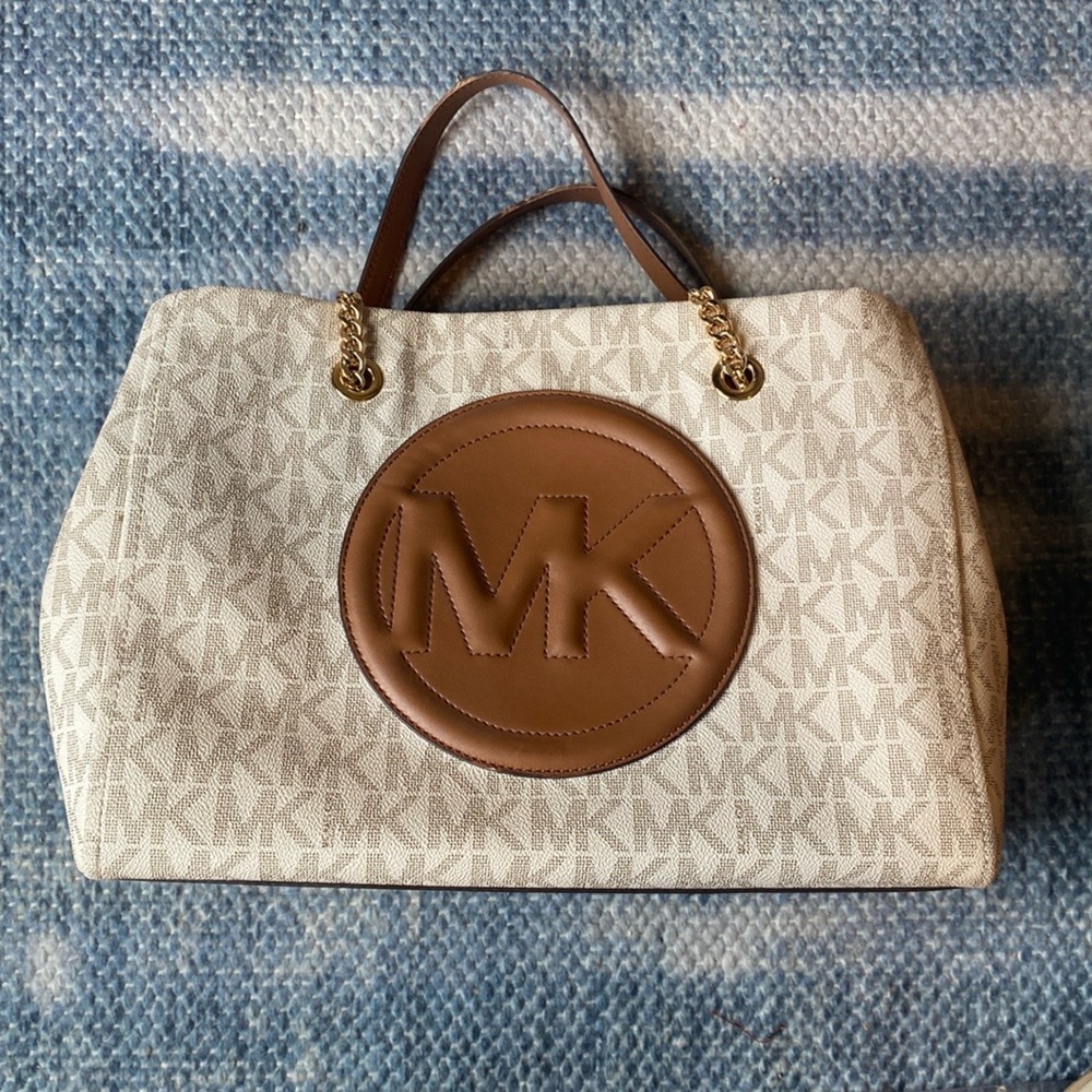 Super cute MK purse!